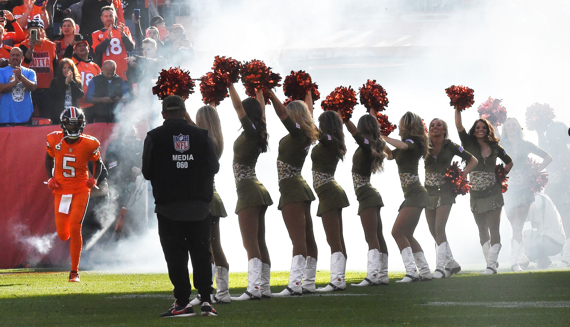 111521-s-broncos-eagles 733 .jpg